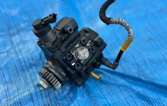 Renault Trafic II (X83) Fuel injection high pressure pump 8200843903 0445010208