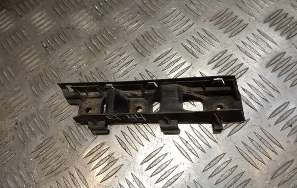 Volkswagen PASSAT B6 Front bumper mounting bracket 3C0807184 4744