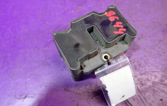Seat Cordoba (6K) High voltage ignition coil U2003