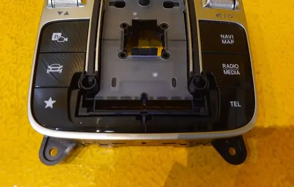 Head unit multimedia control