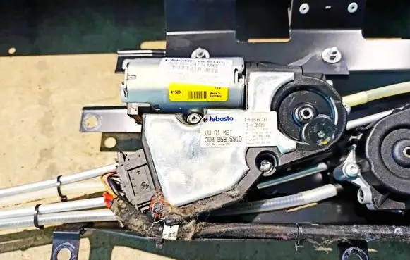 Volkswagen Phaeton Sunroof motor/actuator 3D5877041N