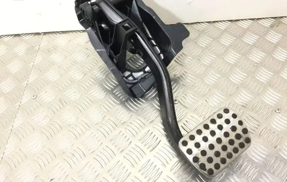 Mercedes-Benz E W238 Brake pedal A2052920515 A2222940001