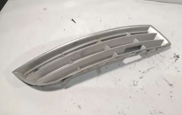 Volkswagen PASSAT B6 Front bumper lower grill 3C0853666