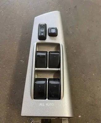 Toyota Corolla E120 E130 Electric window control switch 8480202251B0