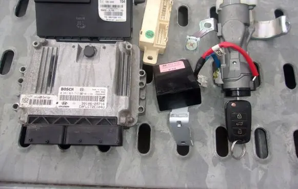 Hyundai i30 Engine ECU kit and lock set 0281015712