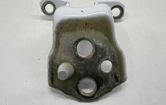Ford Ranger IV Rear door lower hinge
