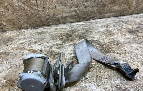 Infiniti G37 Rear seatbelt 7Q8700