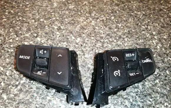 Hyundai i40 Steering wheel buttons/switches 39R2911300 39R2901300