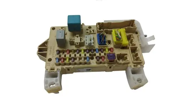 Toyota Corolla Verso AR10 Fuse module 892210F010 070828232