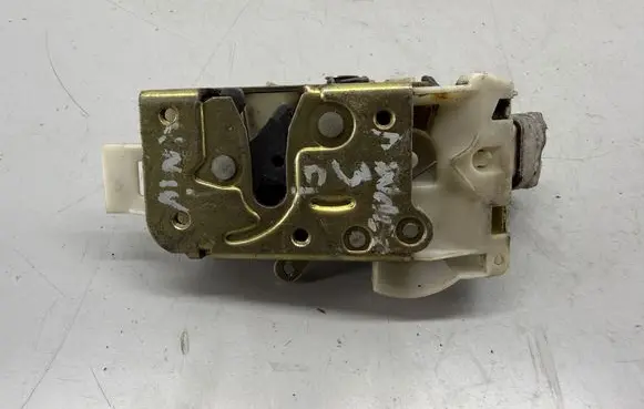 Ford Mondeo Mk III Front door lock