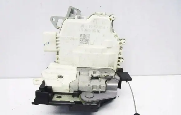 Seat Altea XL Front door lock 1P2837015B