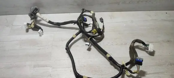 Renault Kadjar Front door wiring loom/harness boot 241242268R