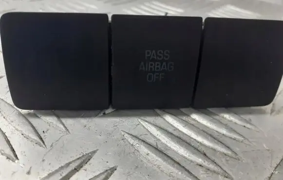 Ford Focus Passenger airbag on/off switch 8S4T-13D734-BBW