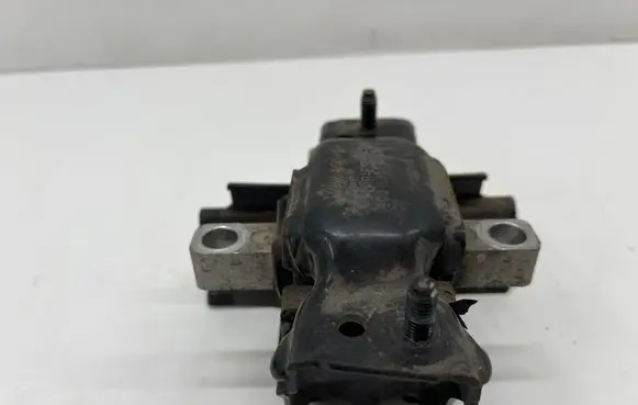 Volkswagen Polo V 6R Engine mount bracket 6Q0199555AT