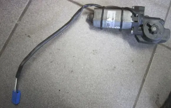 Mercedes-Benz E W211 Seat adjustment motor A2118202642