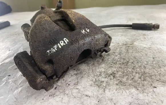 Opel Zafira A Front brake caliper