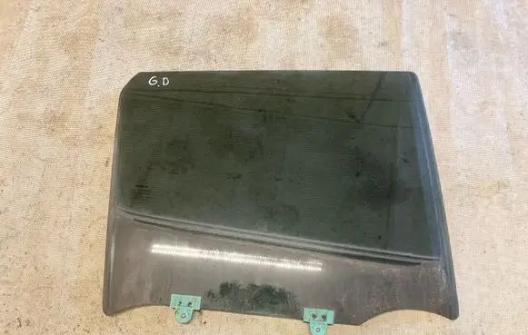 Nissan Juke I F15 Rear door window glass 