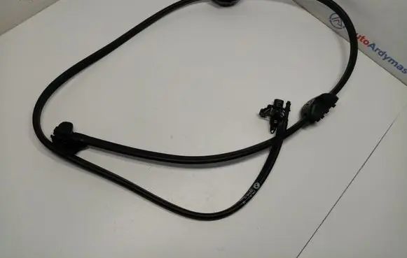 Windshield washer spray nozzle