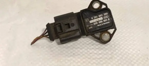 Volkswagen Touran I Air pressure sensor 038906051B 0281002399 31052AT8