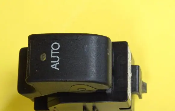 Toyota Corolla E110 Electric window control switch 8481002041 37077B