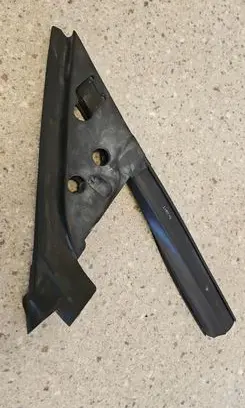 Maserati Ghibli Rubber seal front door window/glass B386