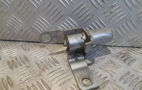 Ford S-MAX Front door upper hinge