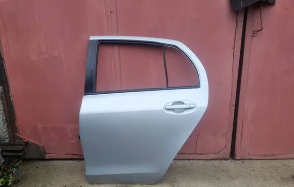 Toyota Yaris Rear door