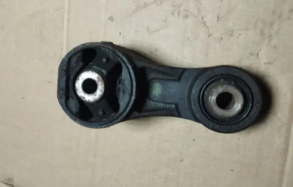 Honda Accord Engine mount bracket
