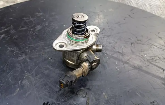Porsche Panamera (970) Fuel injection high pressure pump