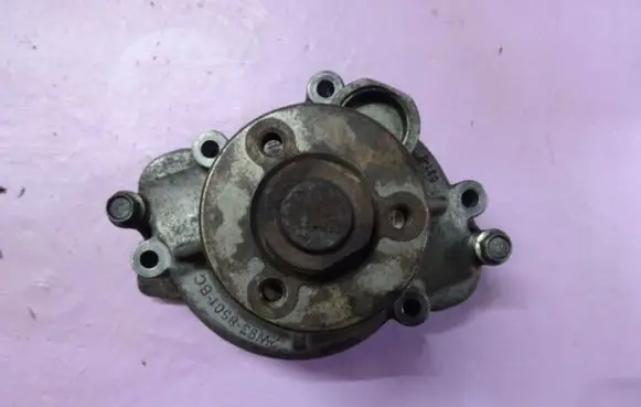 Jaguar XK8 - XKR Water pump 117GBA