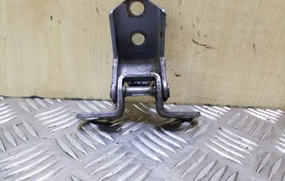 Mazda 3 I Rear door lower hinge