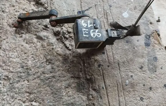 Rear air suspension level height sensor