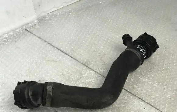 BMW 5 E60 E61 Engine coolant pipe/hose 7789742