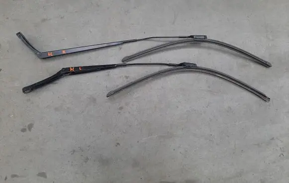 Volkswagen Crafter Front wiper blade arm 7C1955410A