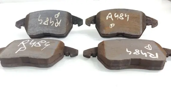 Volkswagen Caddy Brake pads (front) 