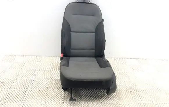 Volkswagen Golf VII Front driver seat 