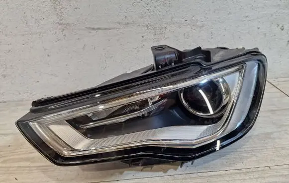 Audi A3 S3 8V Headlight/headlamp 8V0941043L
