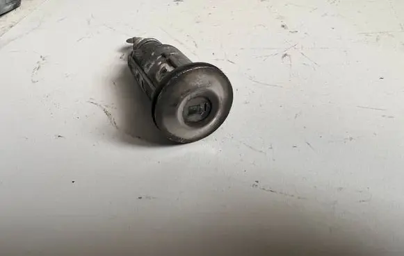 Mitsubishi Colt Front door lock (next to the handle) 