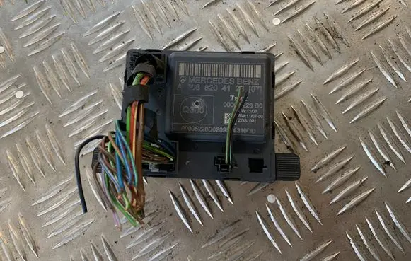 Mercedes-Benz Sprinter W906 Door control unit/module A9068204126