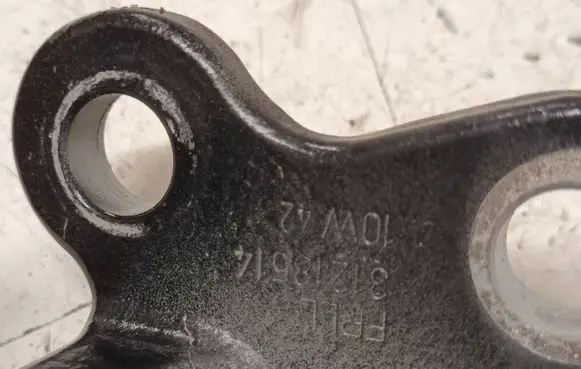 Volvo V60 Front door lower hinge