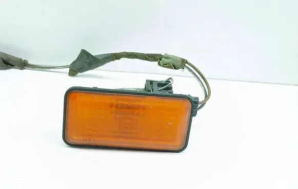 Volkswagen Golf III Front fender indicator light E152614