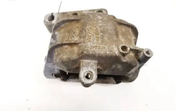 Volkswagen PASSAT B6 Engine mount bracket 1K0199262