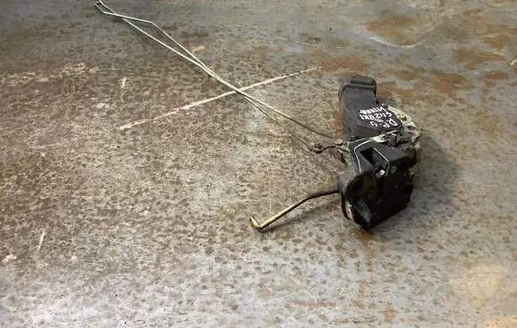 Suzuki Grand Vitara I Rear door lock 