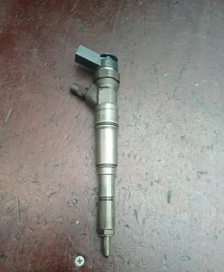 BMW 7 E65 E66 Fuel injector 7789661