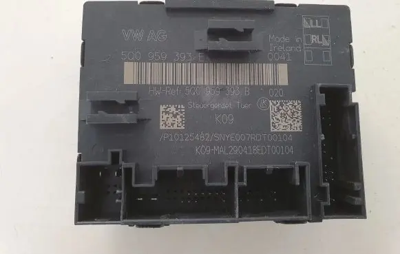 Volkswagen Tiguan Door control unit/module 5Q0959393E