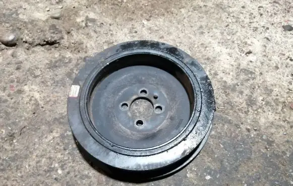 Opel Insignia A Crankshaft pulley 55563401
