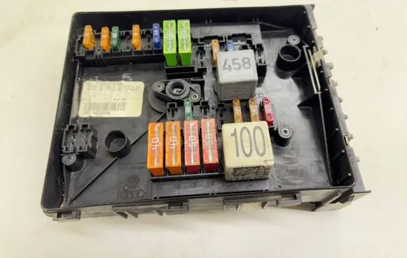 Volkswagen Jetta V Fuse module 1K0937125A