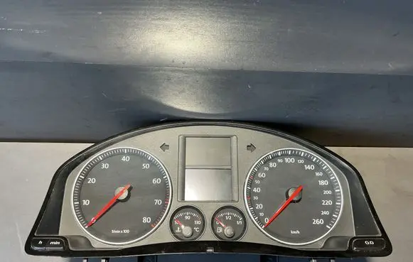 Volkswagen Golf Plus Speedometer (instrument cluster) 1K0920862A