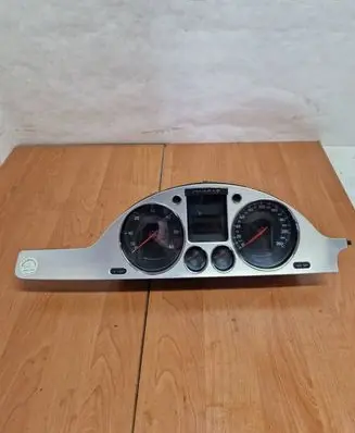 Volkswagen PASSAT B6 Speedometer (instrument cluster) A2C53106067
