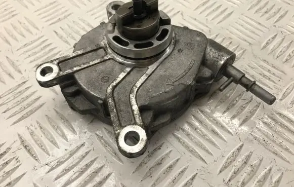 Toyota Avensis T250 Vacuum pump 293000R010 03010685